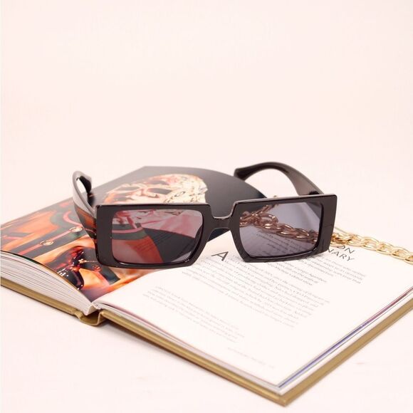 Black Oversized Retro Rectangle Fashion Sunglasses - Picture 2 of 8